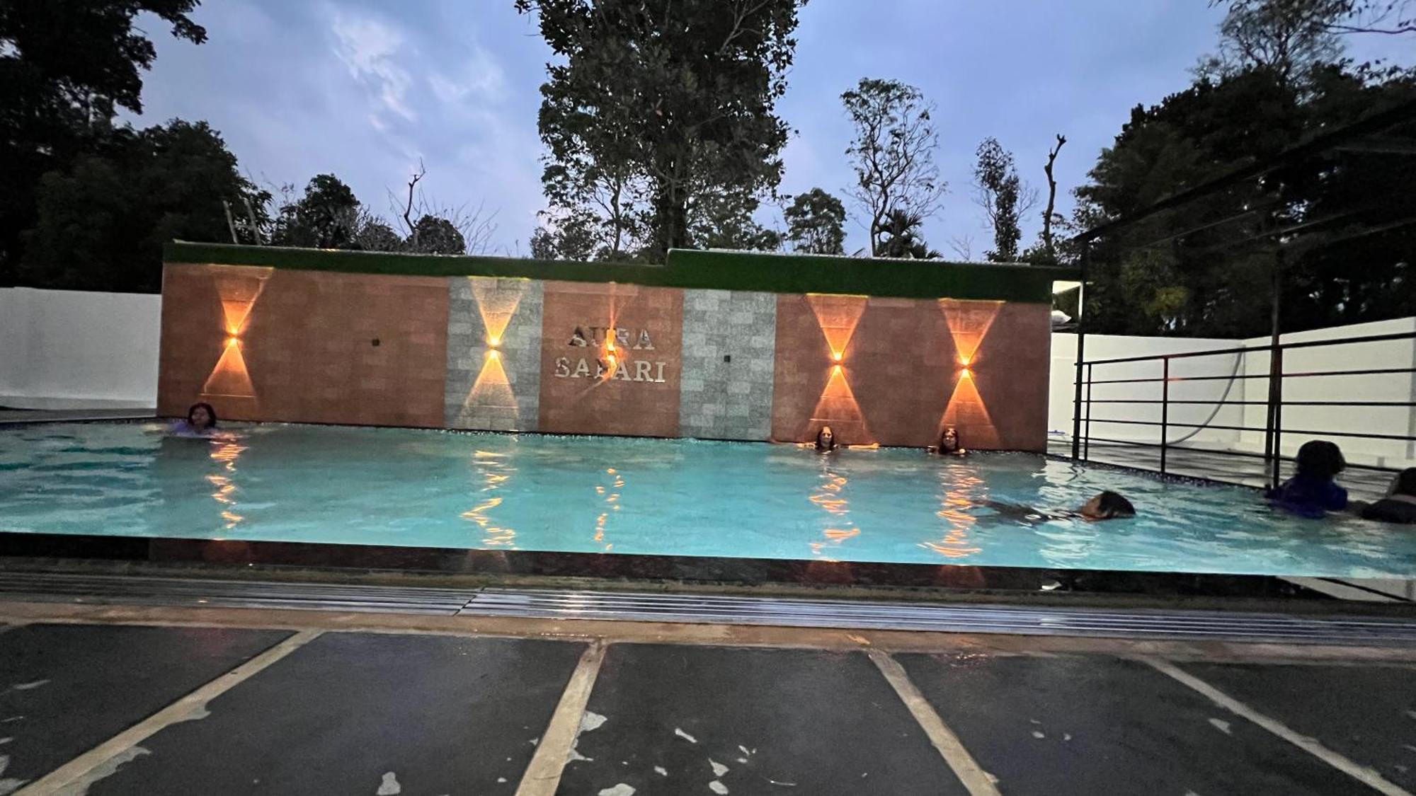 Aura Safari Hotel Vaduvanchal Exterior foto